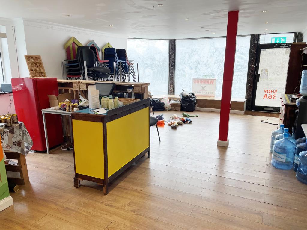 Lot: 85 - TWO FREEHOLD SHOPS PLUS WORKSHOP AND TWO FLATS ABOVE - Retail Uni (36A)